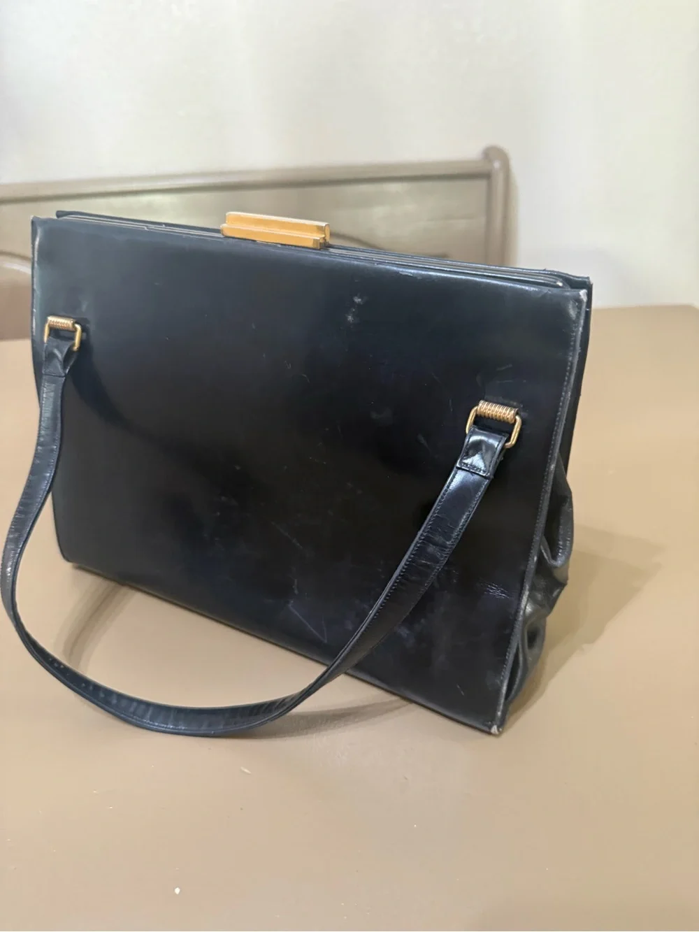 Classic Black Leather Shoulder Bag - Timeless Professional Style